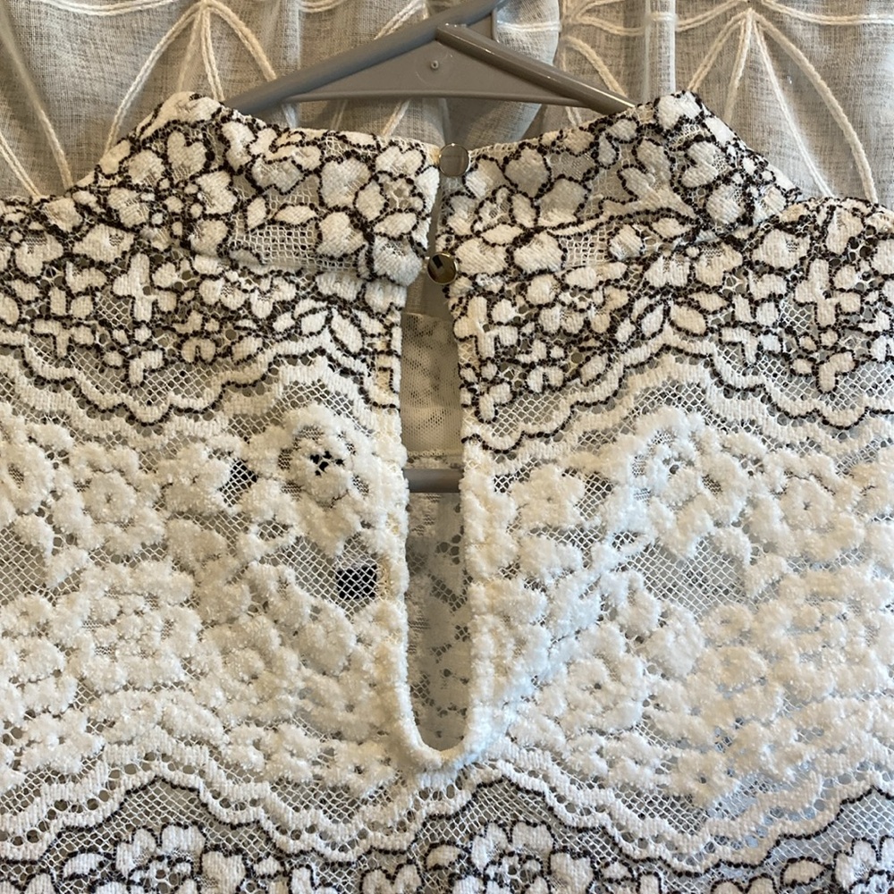 Sleeveless Lace Overlay High-Neck Top - White & Brown - Picture 5 of 13